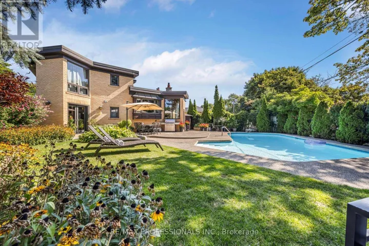 16 WOODPARK ROAD, Toronto (Willowridge-Martingrove-Richview), Ontario M9P1L9