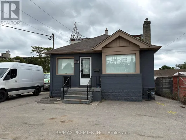 915 ROSELAWN AVENUE, Toronto (Briar Hill-Belgravia), Ontario M6B1B6