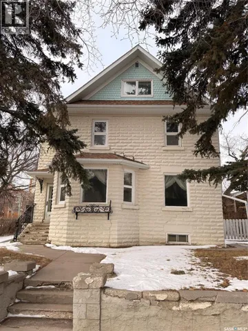 1102 Grafton AVENUE, Moose Jaw, Saskatchewan S6H3S5