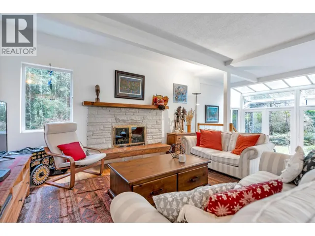 4890 THE DALE, West Vancouver, British Columbia V7W1K3