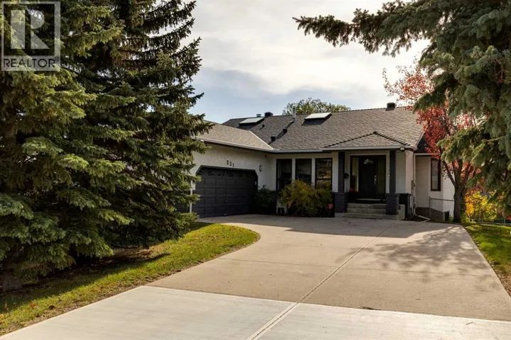 231 Scimitar Bay NW, Calgary, Alberta T3L1L8