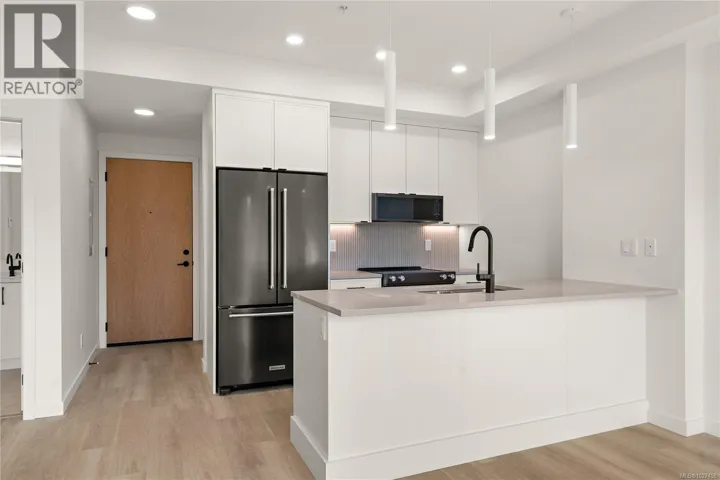 409 1102 Esquimalt Rd, Esquimalt, British Columbia V9A0L3