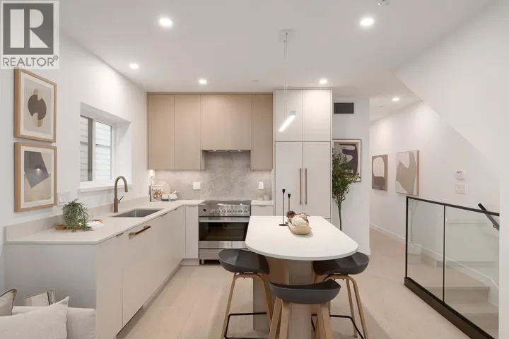 208 2339 E 34TH AVENUE, Vancouver, British Columbia V5R2S6