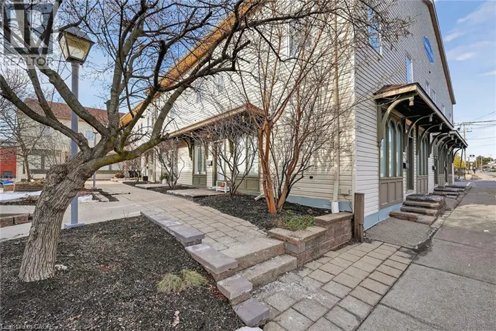 49 ONTARIO Street Unit# 11, Grimsby, Ontario L3M3H2