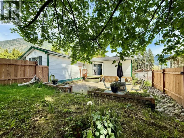 209 6th Avenue, Castlegar, British Columbia V1N1T1