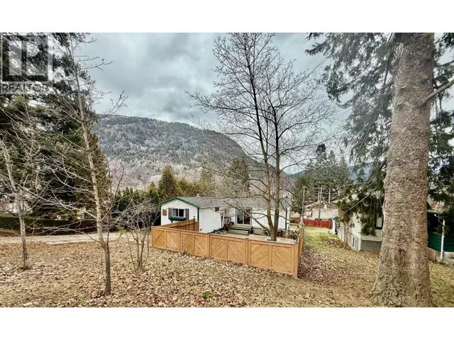 209 6th Avenue, Castlegar, British Columbia V1N1T1