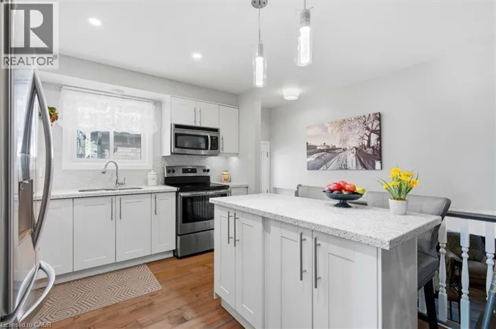 40 LYTON Crescent, Stoney Creek, Ontario L8J2C9