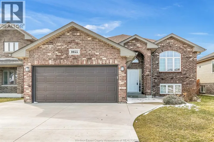 1055 THUNDERBAY AVENUE, Windsor, Ontario N8P1V8