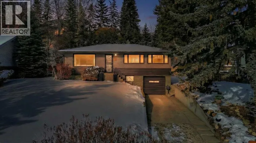 13 Hawthorne Crescent NW, Calgary, Alberta T2N3V4