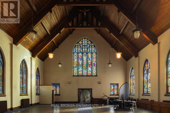 1401 KING STREET E, Hamilton (Delta), Ontario L8M3M1