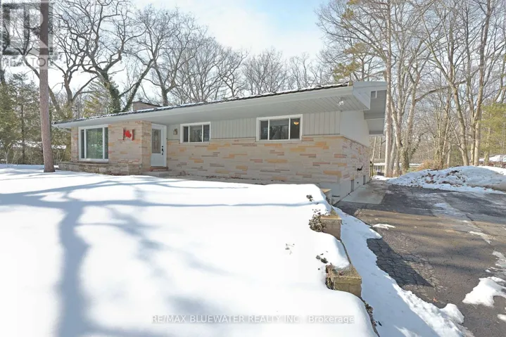 10300 PINES PARKWAY, Lambton Shores (Grand Bend), Ontario N0M1T0