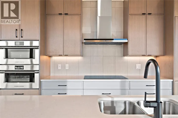 501 1102 Esquimalt Rd, Esquimalt, British Columbia V9A0L3