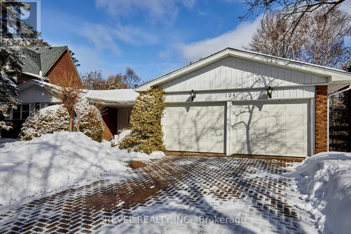 124 FOREST HEIGHTS BOULEVARD, Toronto (St. Andrew-Windfields), Ontario M2L2K8