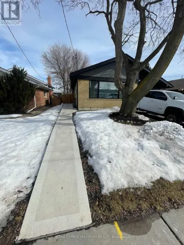 29 PAKENHAM DRIVE, Toronto (Rexdale-Kipling), Ontario M9W4B2
