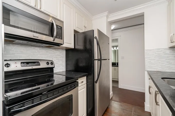 8 1850 E SOUTHMERE CRESCENT, Surrey, British Columbia V4A6Y6