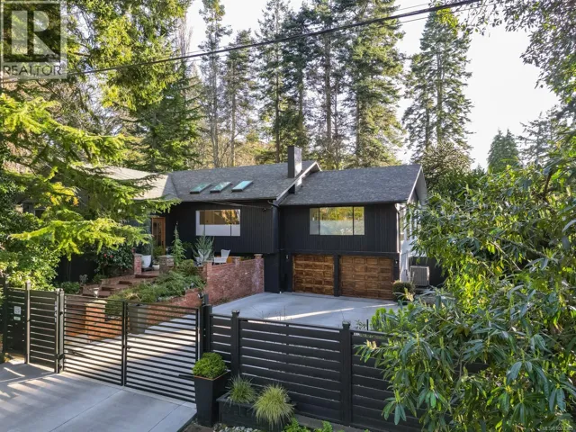 1941 Appleton Pl, Saanich, British Columbia V8N3A3