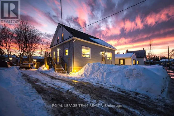 1120 PEMBROKE STREET W, Pembroke, Ontario K8A5R5