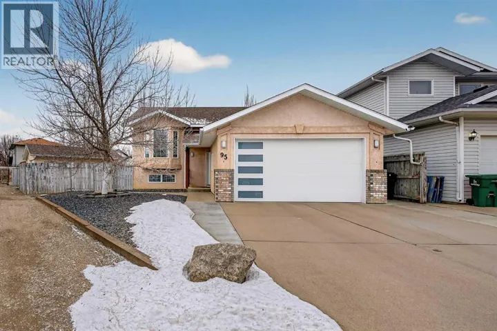 95 Stoney Crescent W, Lethbridge, Alberta T1K7B2