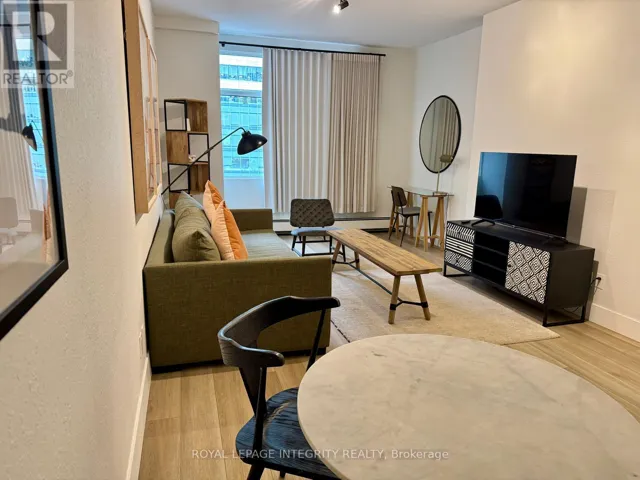 717 - 161 LAURIER AVENUE W, Ottawa, Ontario K1P5J2