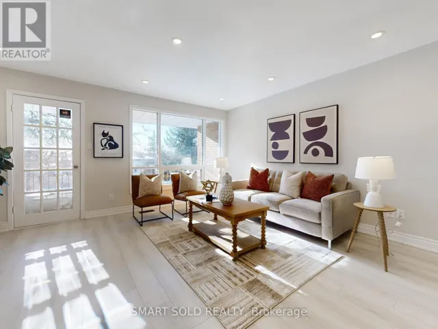 76 CLANCY DRIVE, Toronto (Don Valley Village), Ontario M2J2V8