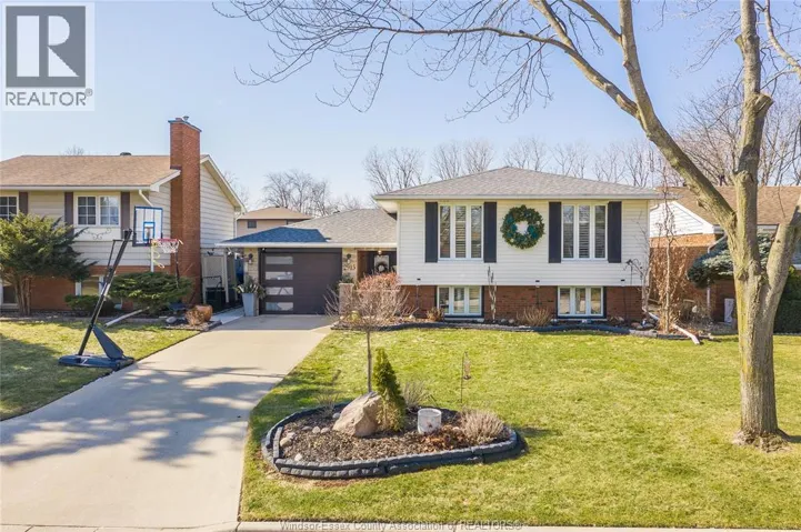 2915 BUTTERY COURT, Windsor, Ontario N9E3W5