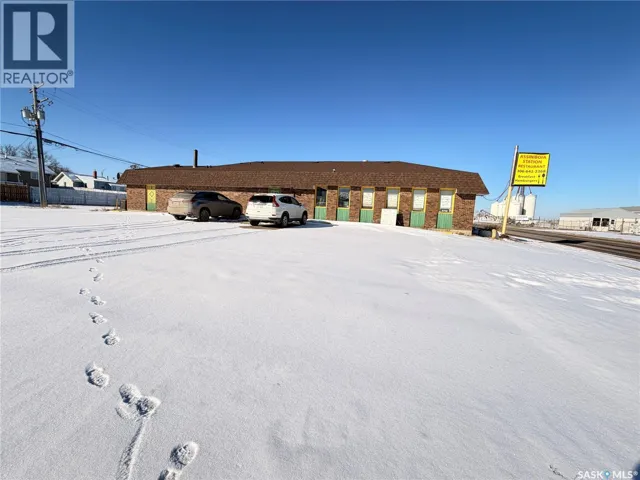 305 1st AVENUE W, Assiniboia, Saskatchewan S0H0B0