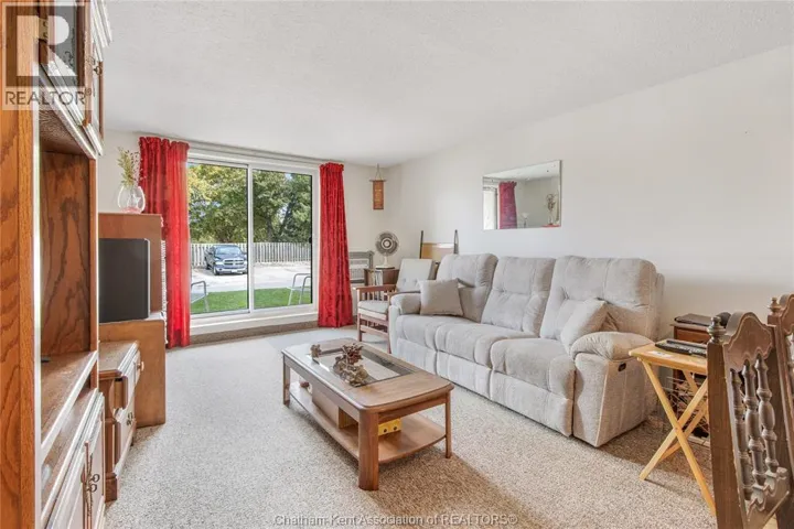 150 PARK AVENUE East Unit# 104, Chatham, Ontario N7M3V6