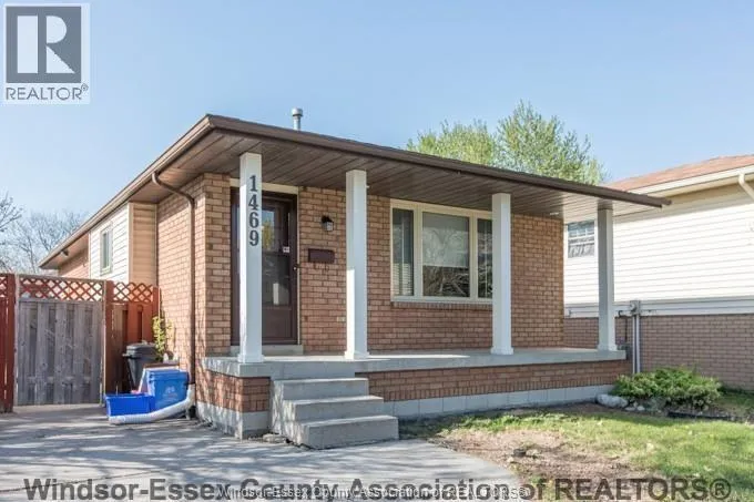 1469 AZALIA CRESCENT, Windsor, Ontario N8W5C4