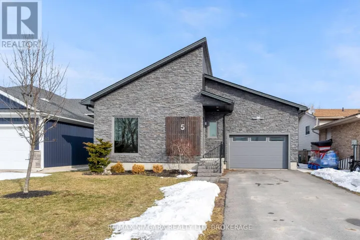 5 HERON POINTE ROAD, Port Colborne (Sugarloaf), Ontario L3K6A9