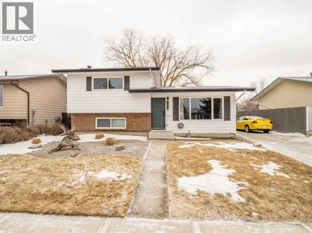 137 Pensacola Court W, Lethbridge, Alberta T1K4R7