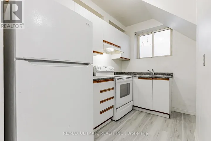 4 - 996 QUEEN STREET E, Toronto (South Riverdale), Ontario M4M1K1