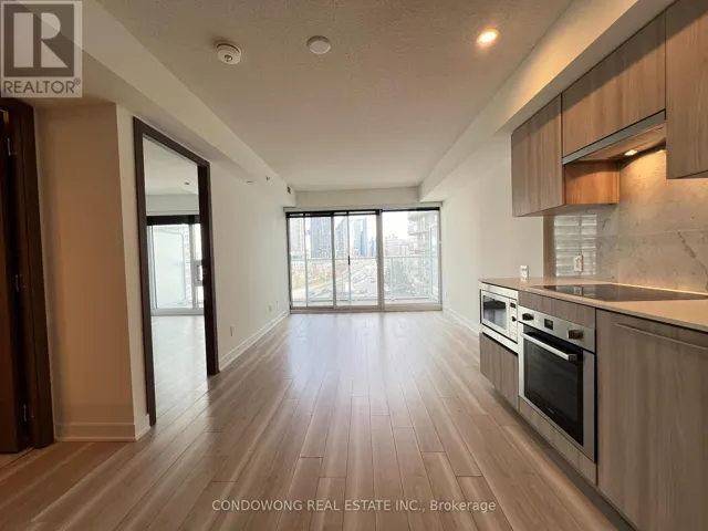 911 - 17 BATHURST STREET, Toronto (Waterfront Communities), Ontario M5V0N1