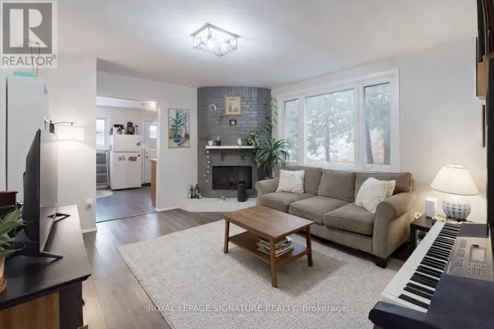 MAIN - 117 HAMPTON AVENUE, Toronto (North Riverdale), Ontario M4K2Z2