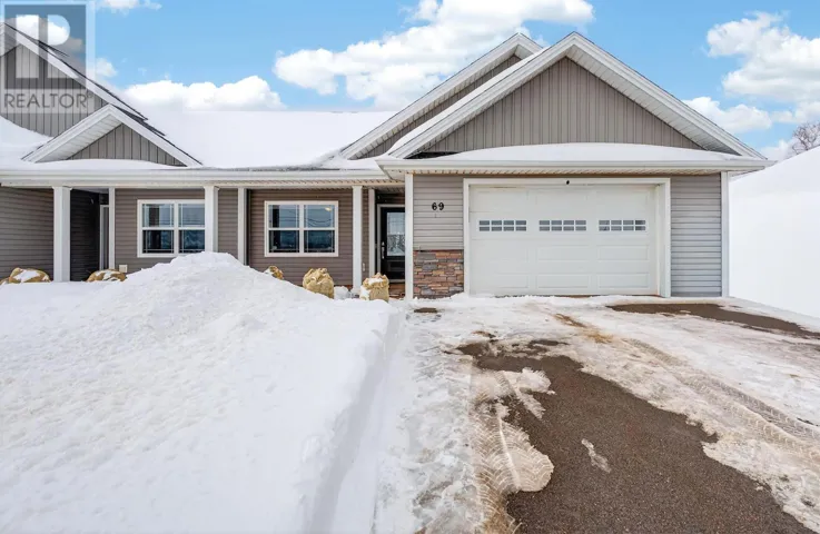 69 EAST ROYALTY Road, Charlottetown, Prince Edward Island C1C0B1