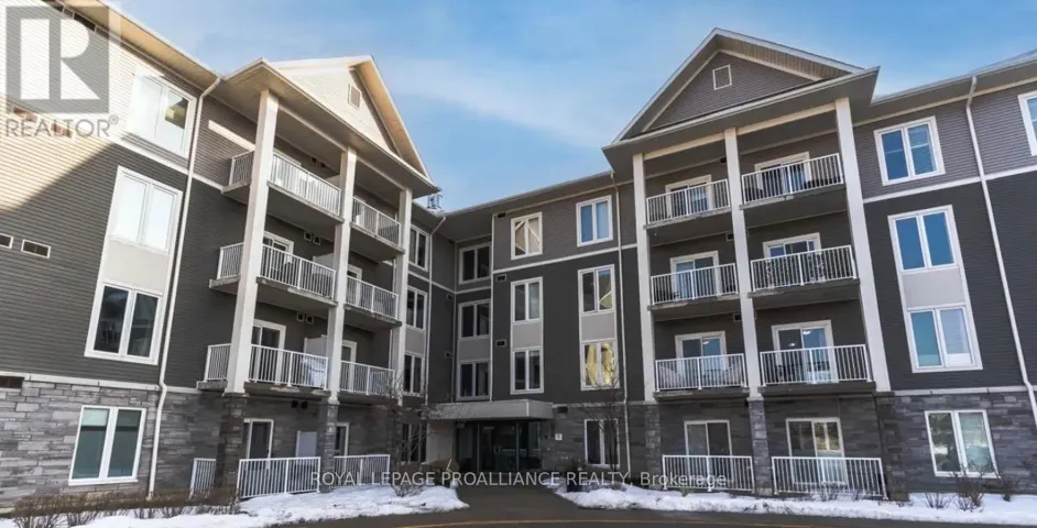 302 - 290 LIBERTY STREET N, Clarington (Bowmanville), Ontario L1C0V5