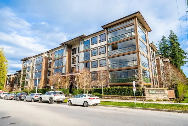 210 14588 MCDOUGALL DRIVE, White Rock, British Columbia V4P0H1