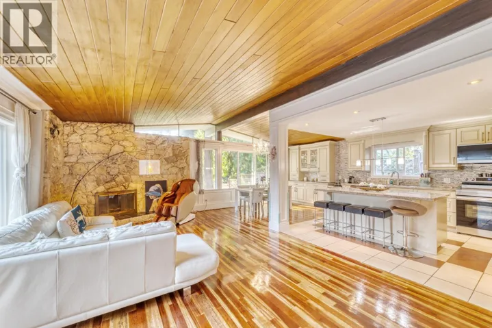 990 KINSAC STREET, Coquitlam, British Columbia V3J4V1