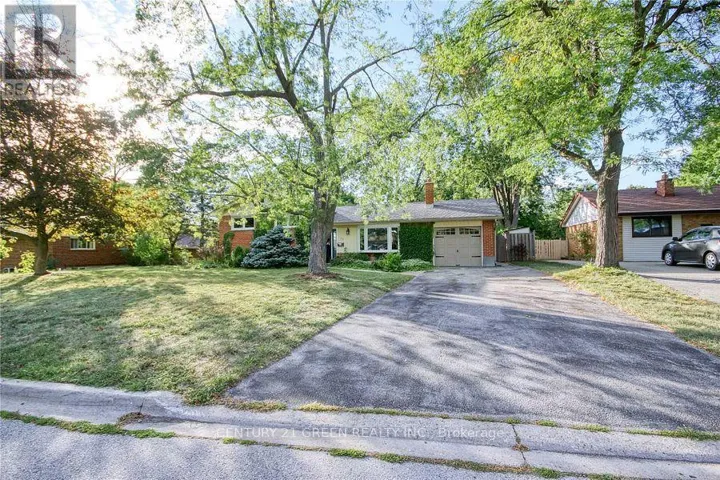 12 JOYCELYN DRIVE, Mississauga (Streetsville), Ontario L5M1T6