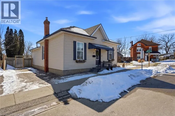 17 HELEN Street, Paris, Ontario N3L1P1