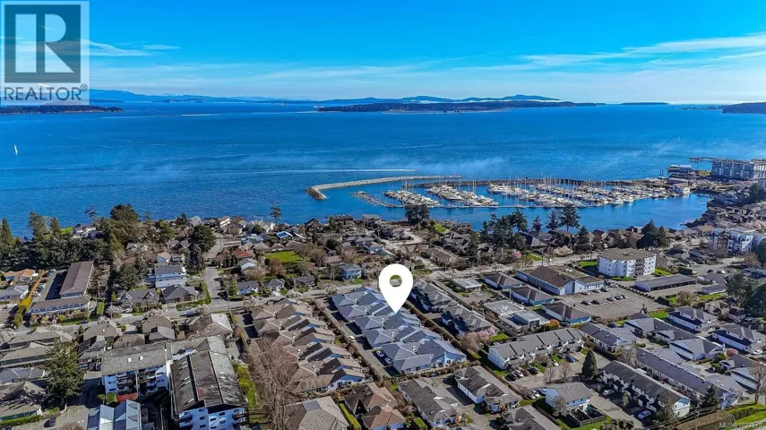 5 10084 Third St, Sidney, British Columbia V8L3B3