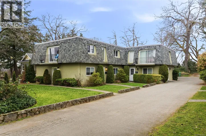 1178/1180 Tattersall Dr, Saanich, British Columbia V8P1Y9