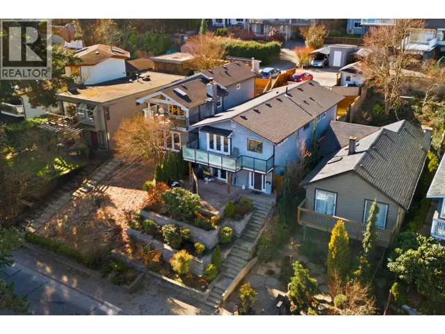 1911 DEEP COVE ROAD, North Vancouver, British Columbia V7G1S7
