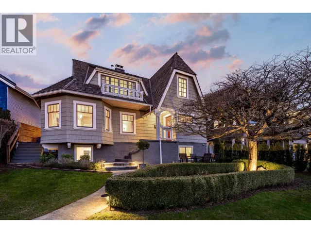 402 BRAND STREET, North Vancouver, British Columbia V7N1E9