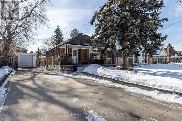 27 NORANDA DRIVE, Toronto (Brookhaven-Amesbury), Ontario M6M2X8