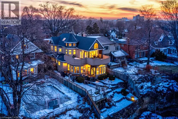 91 MOUNTAIN PARK Avenue, Hamilton, Ontario L9A1A1