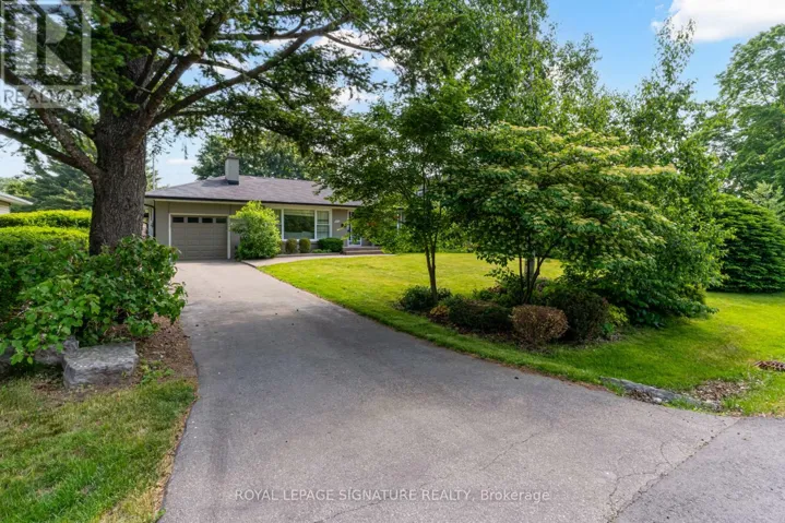 383 MAPLEHURST AVENUE, Oakville (BR Bronte), Ontario L6L4Y3