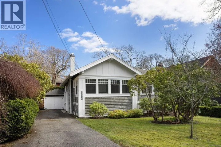 1175 St. Patrick St, Oak Bay, British Columbia V8S4Y3