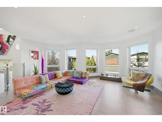 10065 90 AV NW, Edmonton, Alberta T6E4X2