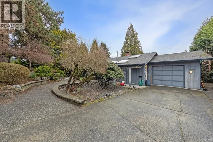 749 CARLETON DRIVE, Port Moody, British Columbia V3H3K7