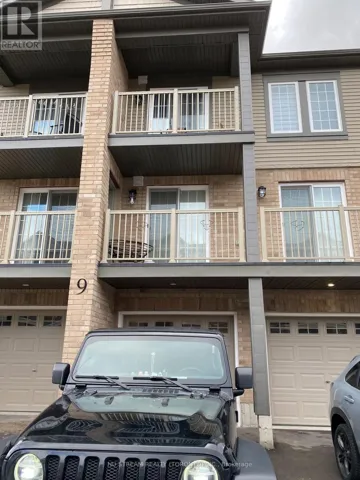 4 - 9 HAY LANE, Barrie, Ontario L9J0T5